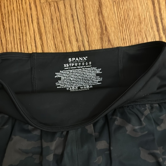 Spanx Booty Boost Double Layer Shorts - Picture 2 of 4